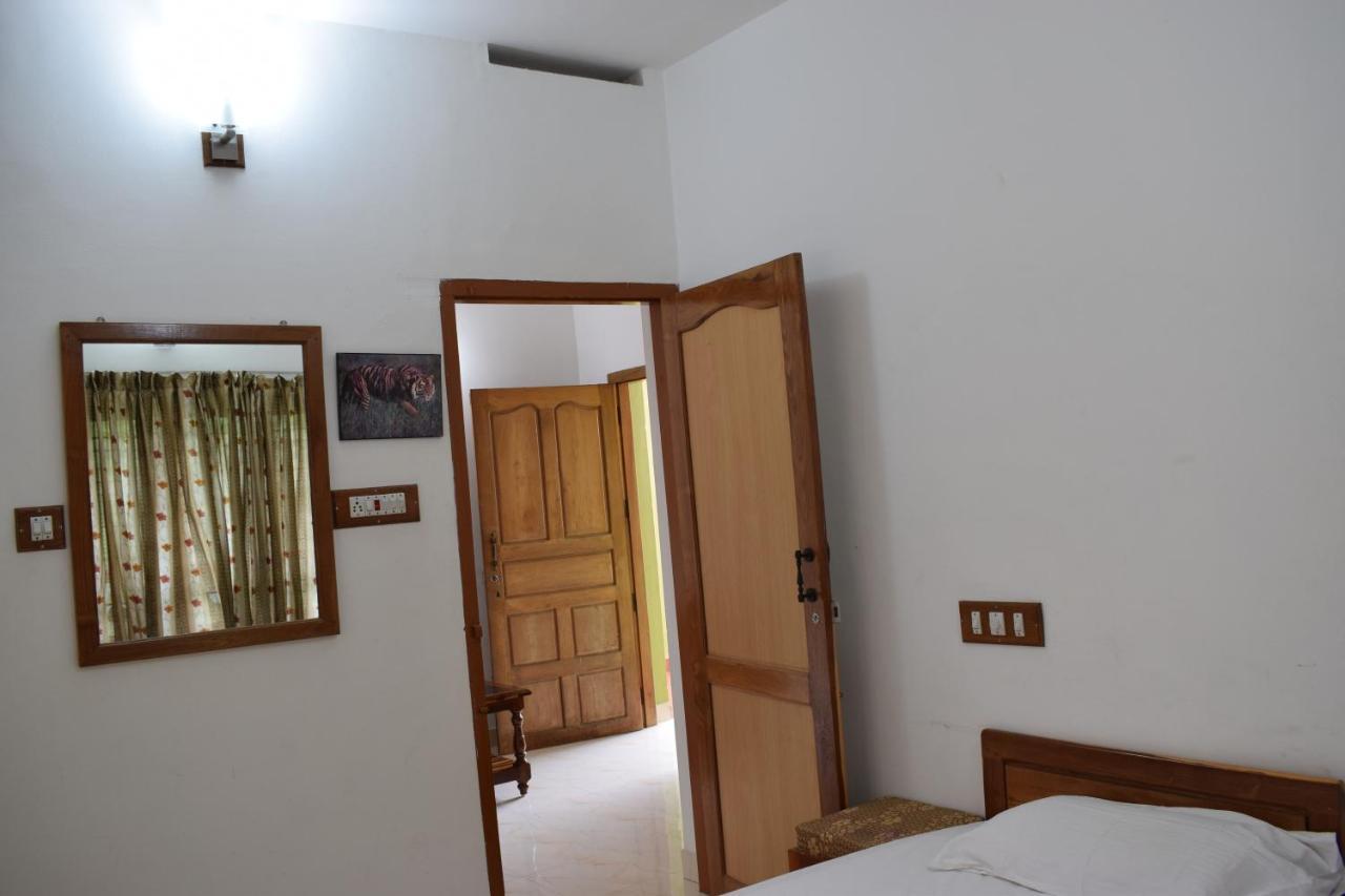 Oriole Homestay Теккаді Екстер'єр фото